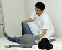 妊娠中の腰痛施術患者画像